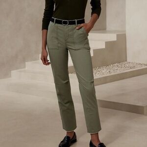 Banana Republic Authentic Chino Girlfriend Fit